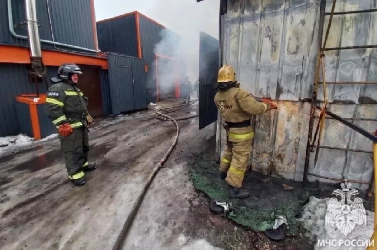    В Ярославле сгорел автосервис с машинами