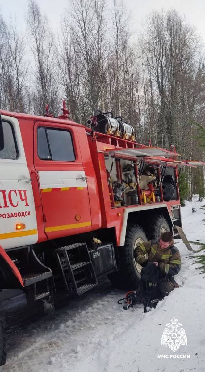    Дача загорелась под Петрозаводском, хозяйке потребовалась помощь медиковМЧС Карелии