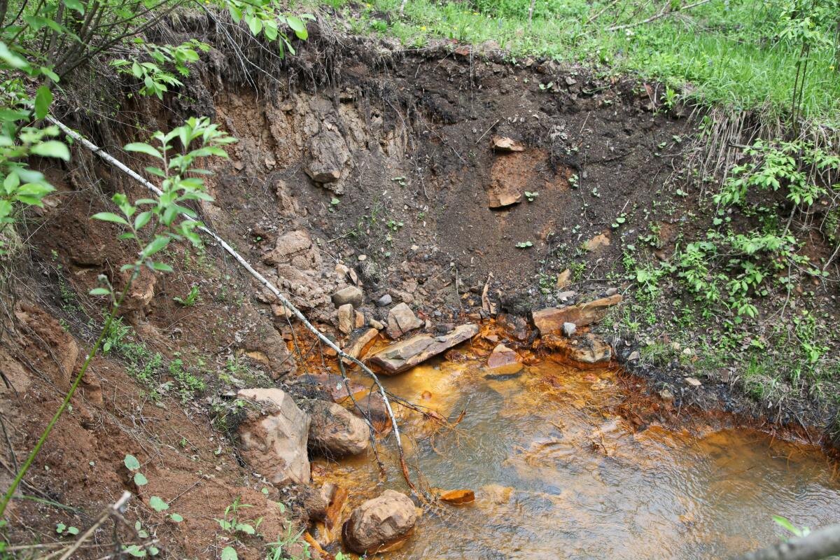 Так шахтные воды выходят на поверхность