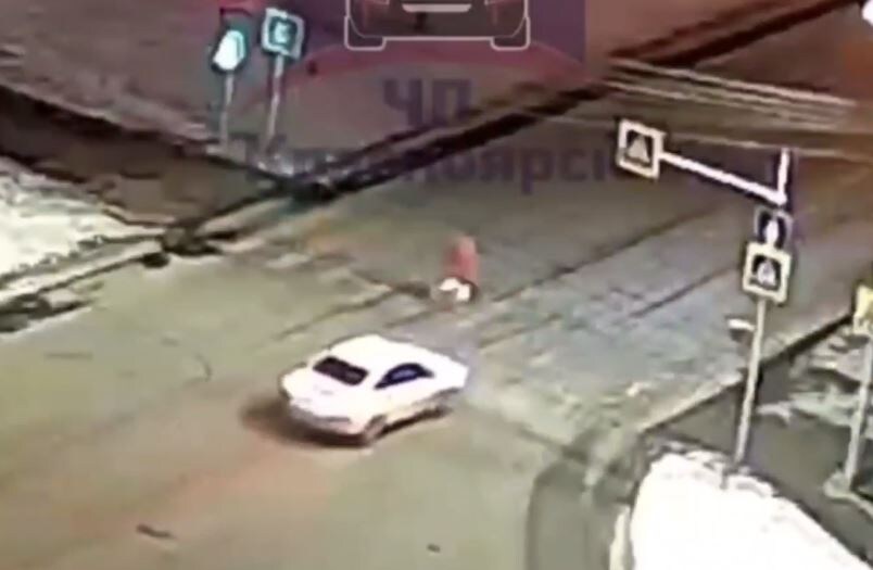     В красноярском Северном автомобилист сбил 12-летнюю девочку на пешеходном переходе