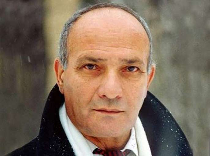 Раш Карем Багирович — советский, российский писатель, публицист, военный историк. Капитан 1-го ранга, член Союза писателей России. Литературное имя — Кавад Раш. Известен в России и за рубежом как «идеолог Вооружённых Сил» России.