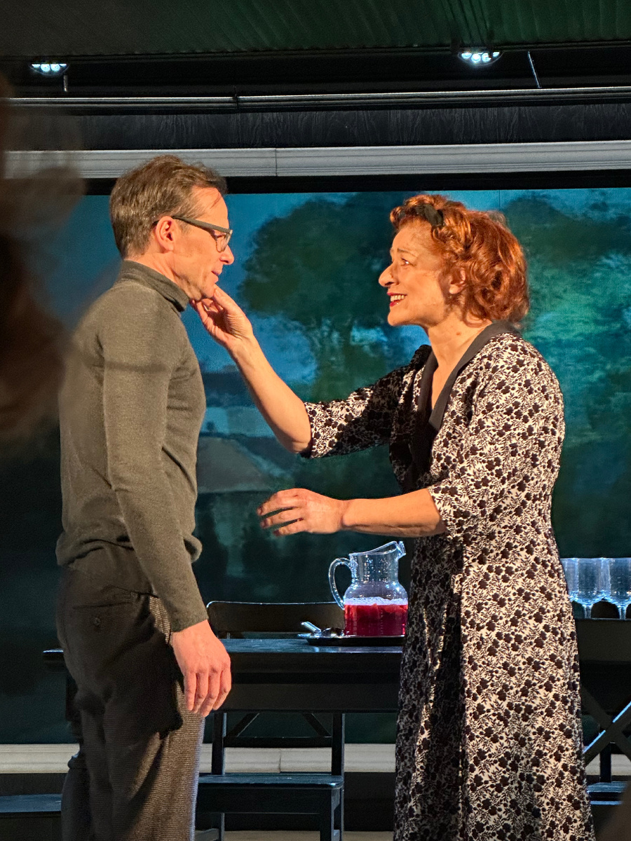 Луи и мать (Андрей Кузичев и Вера Воронкова). Фото автора. 