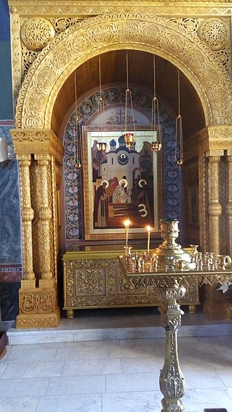 Рака с мощами схимонахов Кирилла и Марии в Покровском соборе Хотькова монастыря.