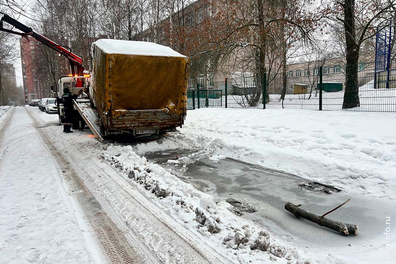    Старую машину 16 января вывезли из двора на Юбилейной, 5. На старую "Газель" жаловались жители.