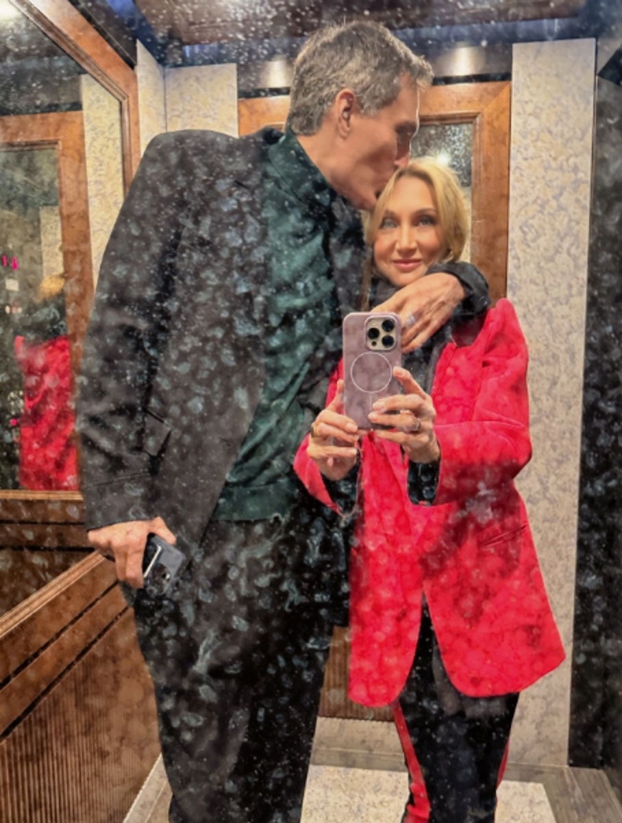 Кристина Орбакайте в лифте с Михаилом Земцовым. Фото: соцсети