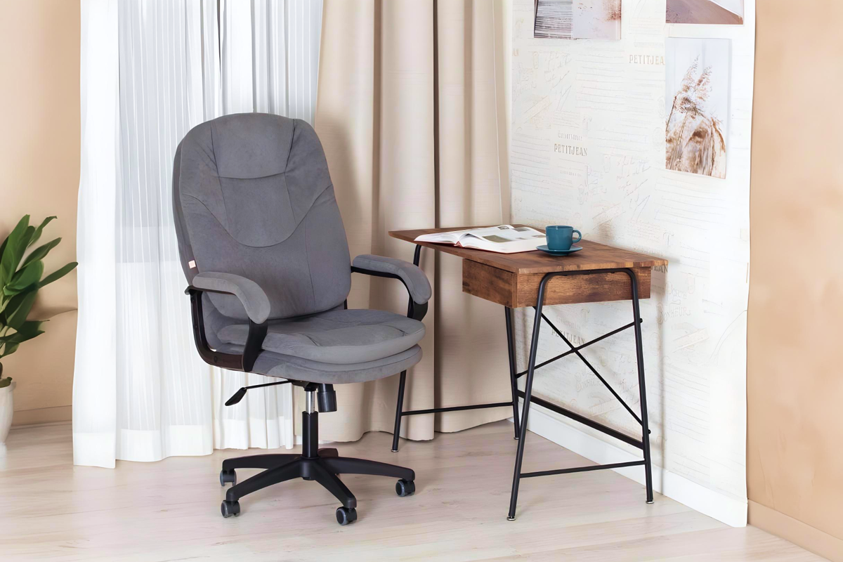 Стол WD-12 — 9185* рублей. Ширина и глубина — 100 на 50 сантиметров. Фото: lusart.ru. 