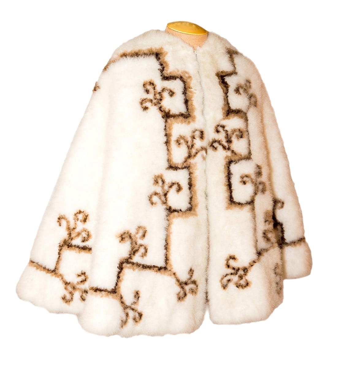 Накидка (Ротонда)
70-80 годы XIX века (?).
Россия.
Белый пух гагары, шелк, ватин. Коллекция Государственного музейного объединения (Архангельск).