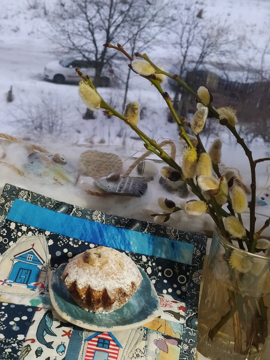 кексик с изюмом чуточку порадовал, но не помог