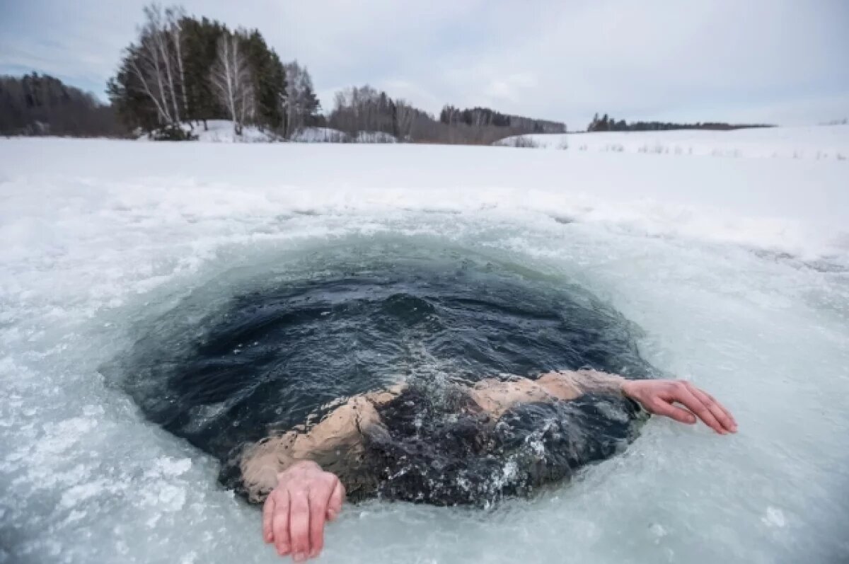    Лёд тоньше обычного.