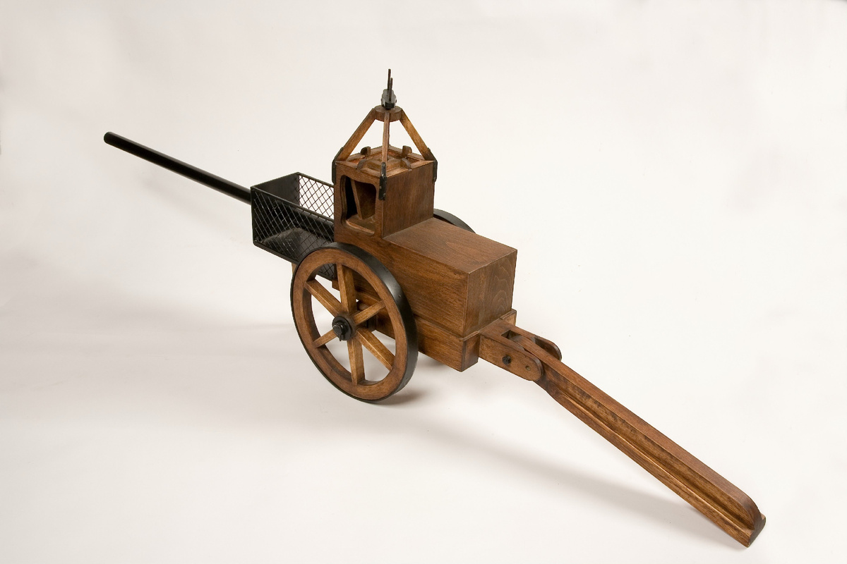 Модель паровой пушки Леонардо да Винчи. Из одноименного музея в итальянском городе Винчи (museoleonardiano.it)