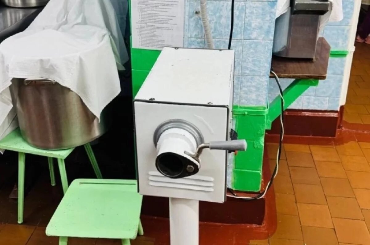    На Камчатке повар детсада лишилась четырех пальцев, попавших в мясорубку