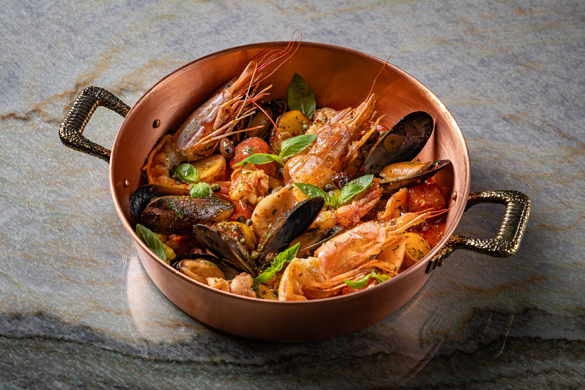 Соте из морепродуктов в бистро Lea