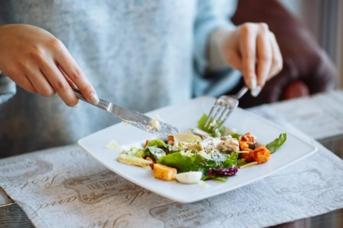    Врач Лапа: пища с кислым запахом может стать причиной норовируса