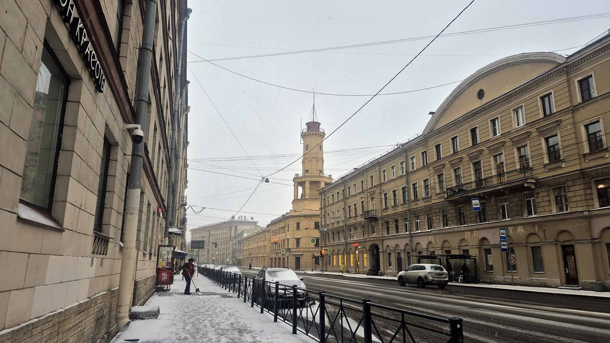 Пожарная каланча располагается на Садовой улице в Адмиралтейском районе. Она является частью старинного съезжего дома