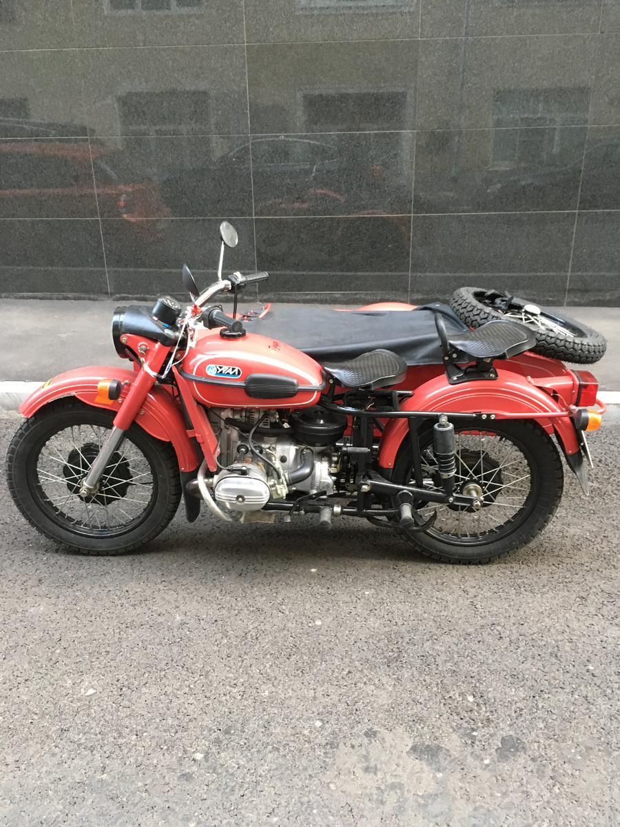 Урал ИМЗ-8.103-10 1990 года выпуска. Сухая масса 300 кг. Мощность 35 л.с. 