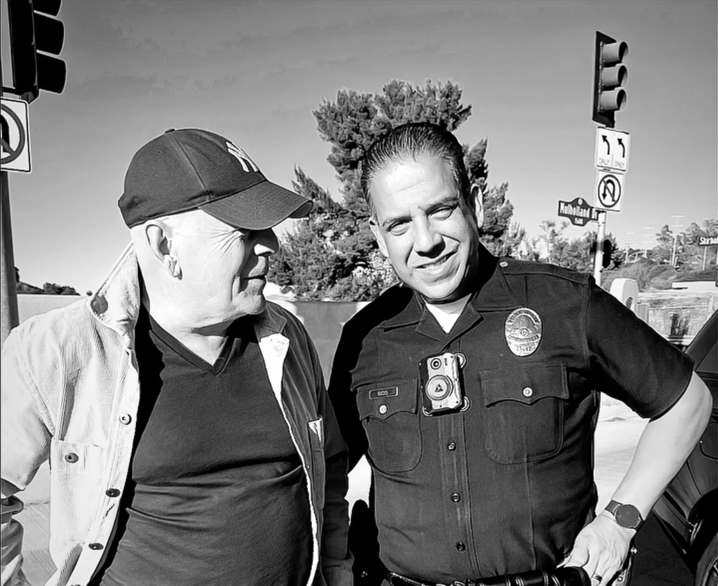 Брюс Уиллис с полицейским