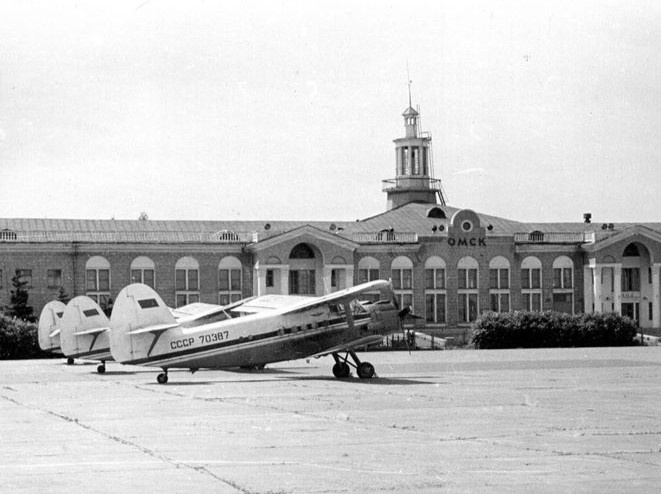 Омск, перрон самолетов местных воздушных линий, 70-е годы