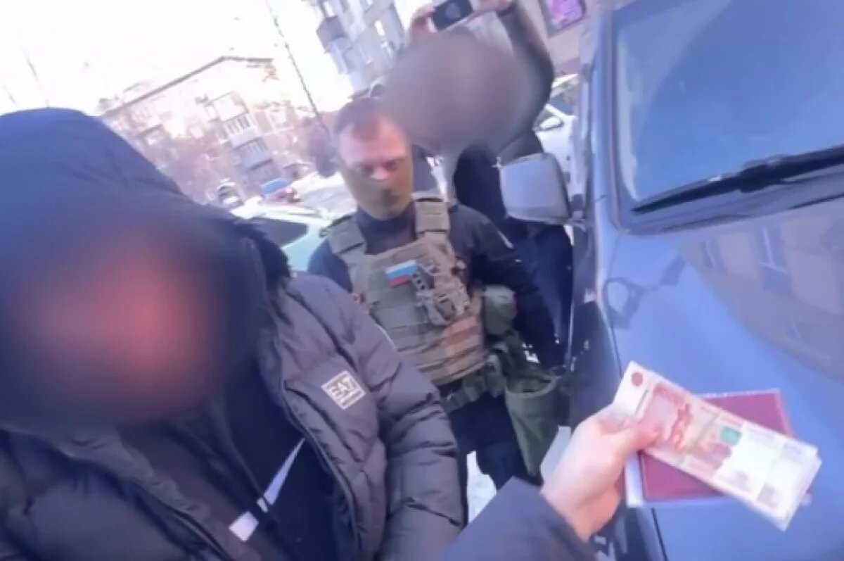    Чиновников Новокузнецка, обвиняемых во взятке, заключили под стражу