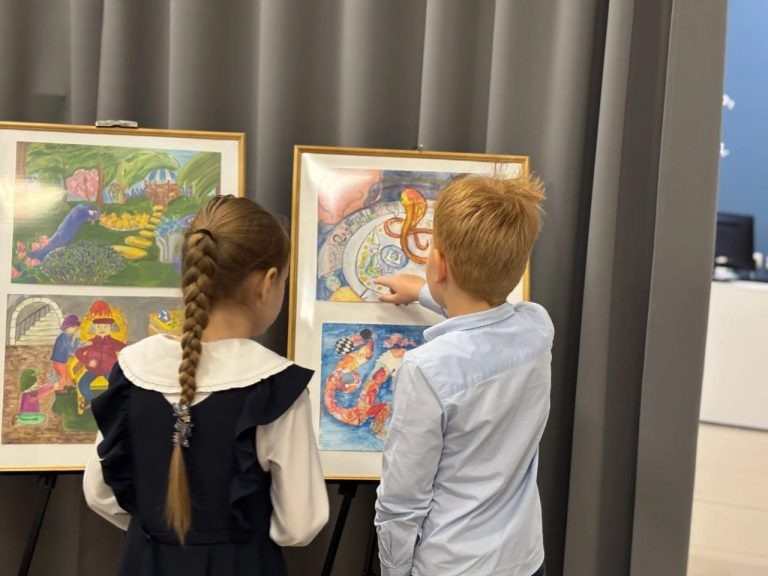    «Январские вечера»: в Оренбурге открылась выставка работ юных художников Оренбуржье