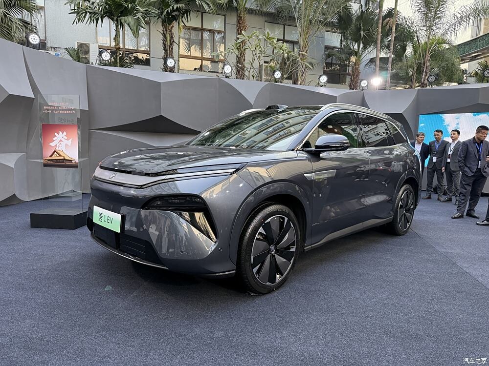 Первые фото с презентации BYD Tang L 17 января 2025 года