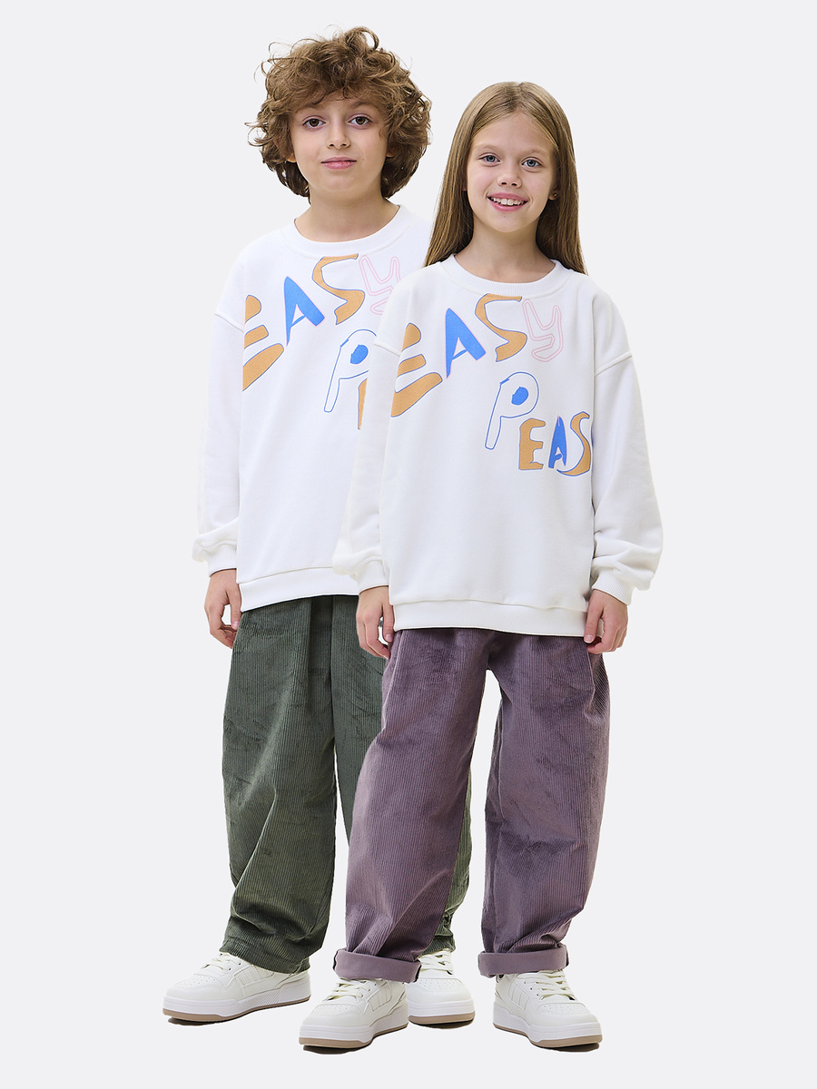 Свитшот в размерах 74-152 доступен к заказу на Ламоде, ссылка ниже.
На Макаре и Зоре размер 122-128, рост 132 см и 130 см.