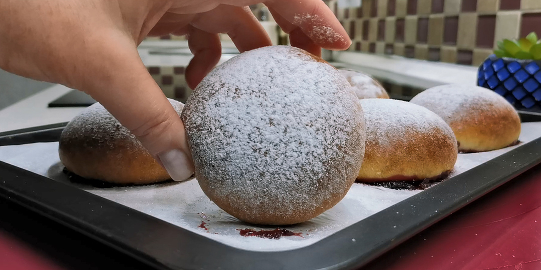 Рецепт настоящая находка. Проще и быстрее не бывает и никаких дрожжей. Этой выпечке нет равных, готовить одно удовольствие!