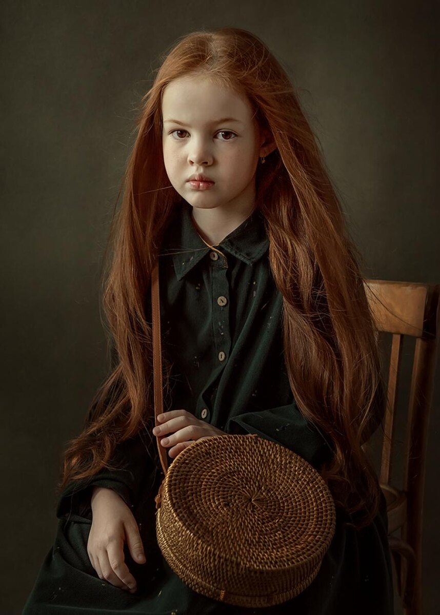 Инна Бочарникова (Верхняя Пышма, Свердловская обл.), FIAP Gold Medal, A girl with a handbag/Девушка с сумочкой