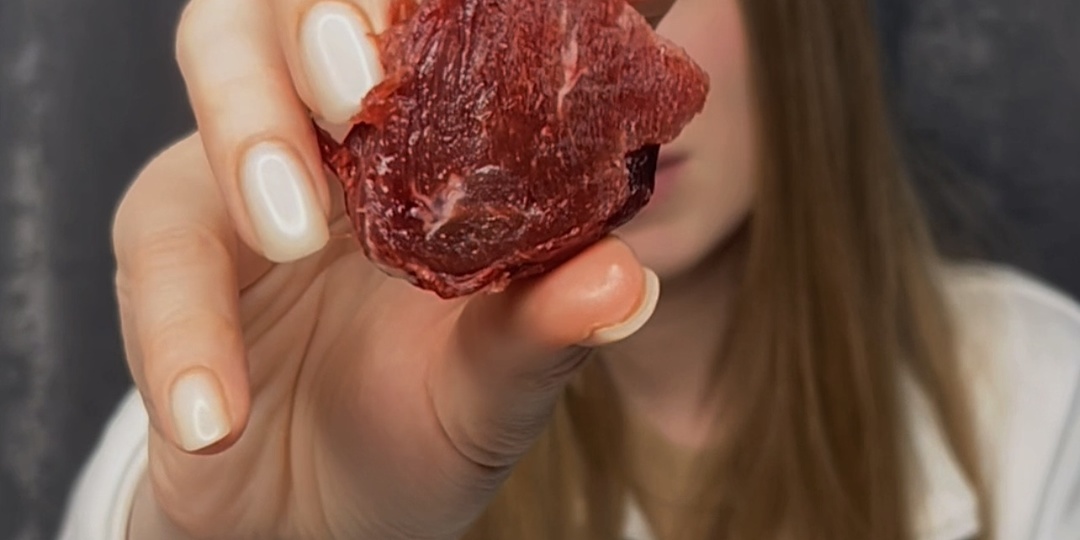 Зачем есть мясо сырого оленя? Рассказываем о северном деликатесе🥩