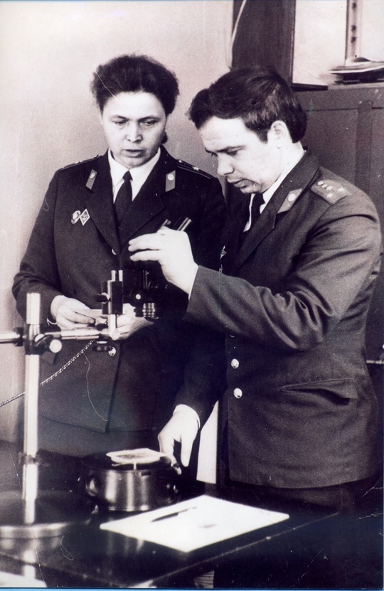  Г.В. Круковская и эксперт-криминалист В.И. Танаев.