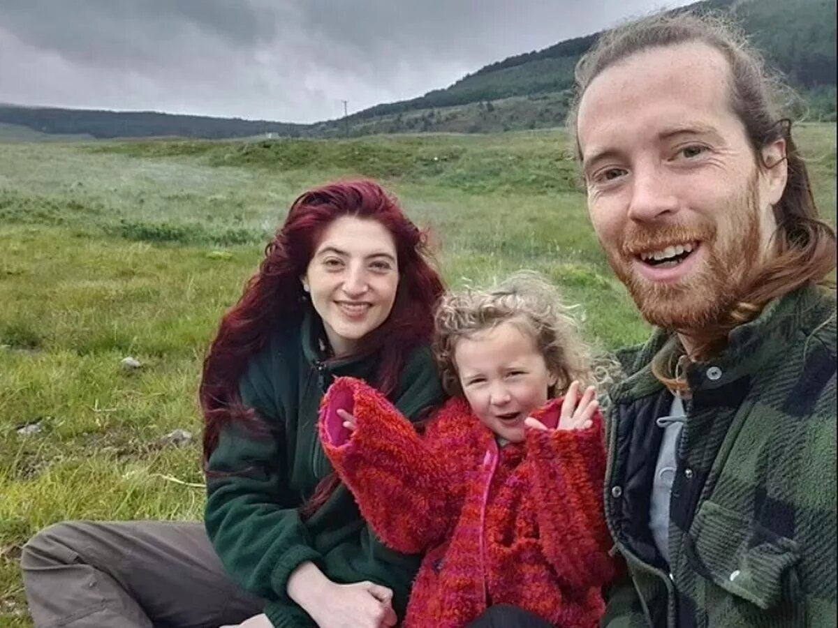 Финн Крини со своей женой и дочкой. Источник фото: https://www.dailystar.co.uk/
