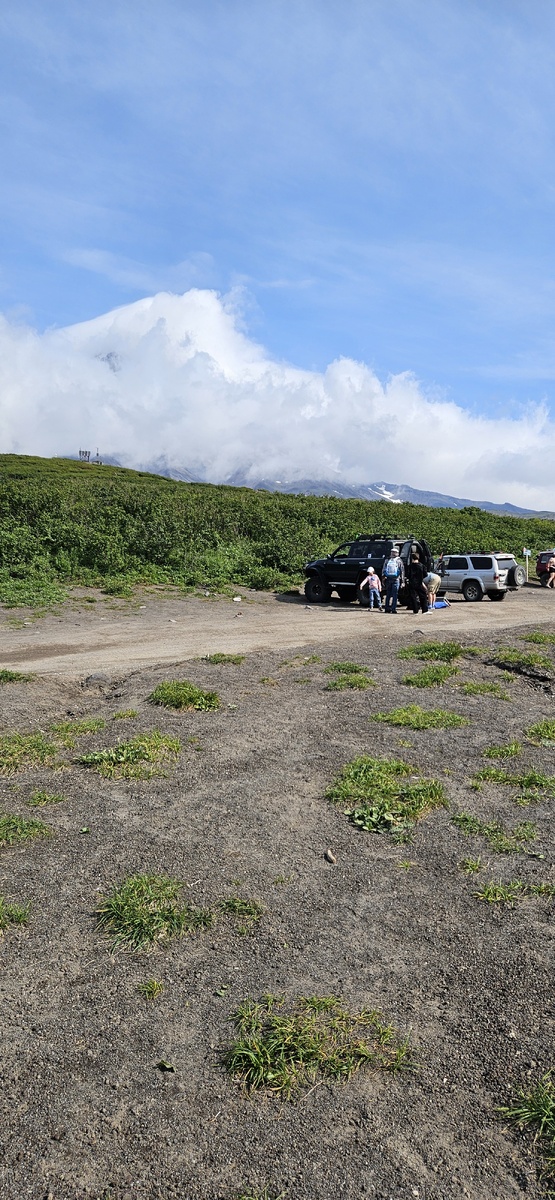 "Парковка" перед стартом восхождения на гору Верблюд, Камчатка