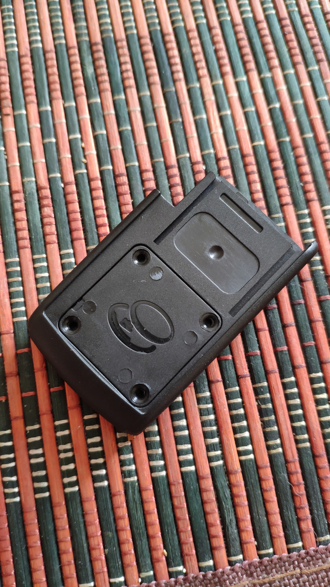 Задняя сторона со снятой задней крышкой.