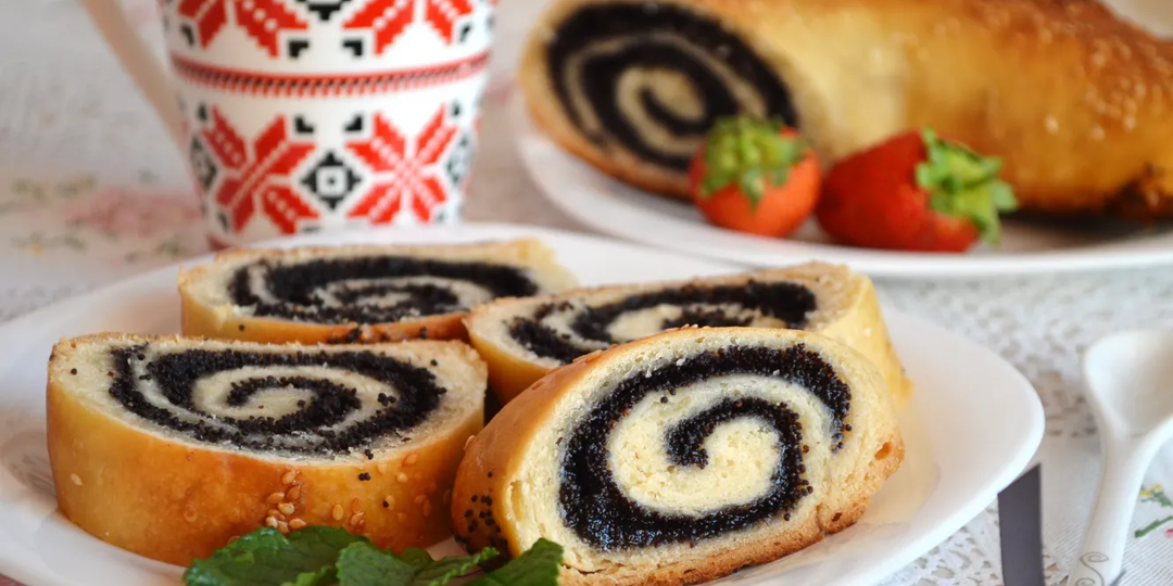 Рулет с маком: выпечка, знакомая из советских кулинарных книг. Простой рецепт