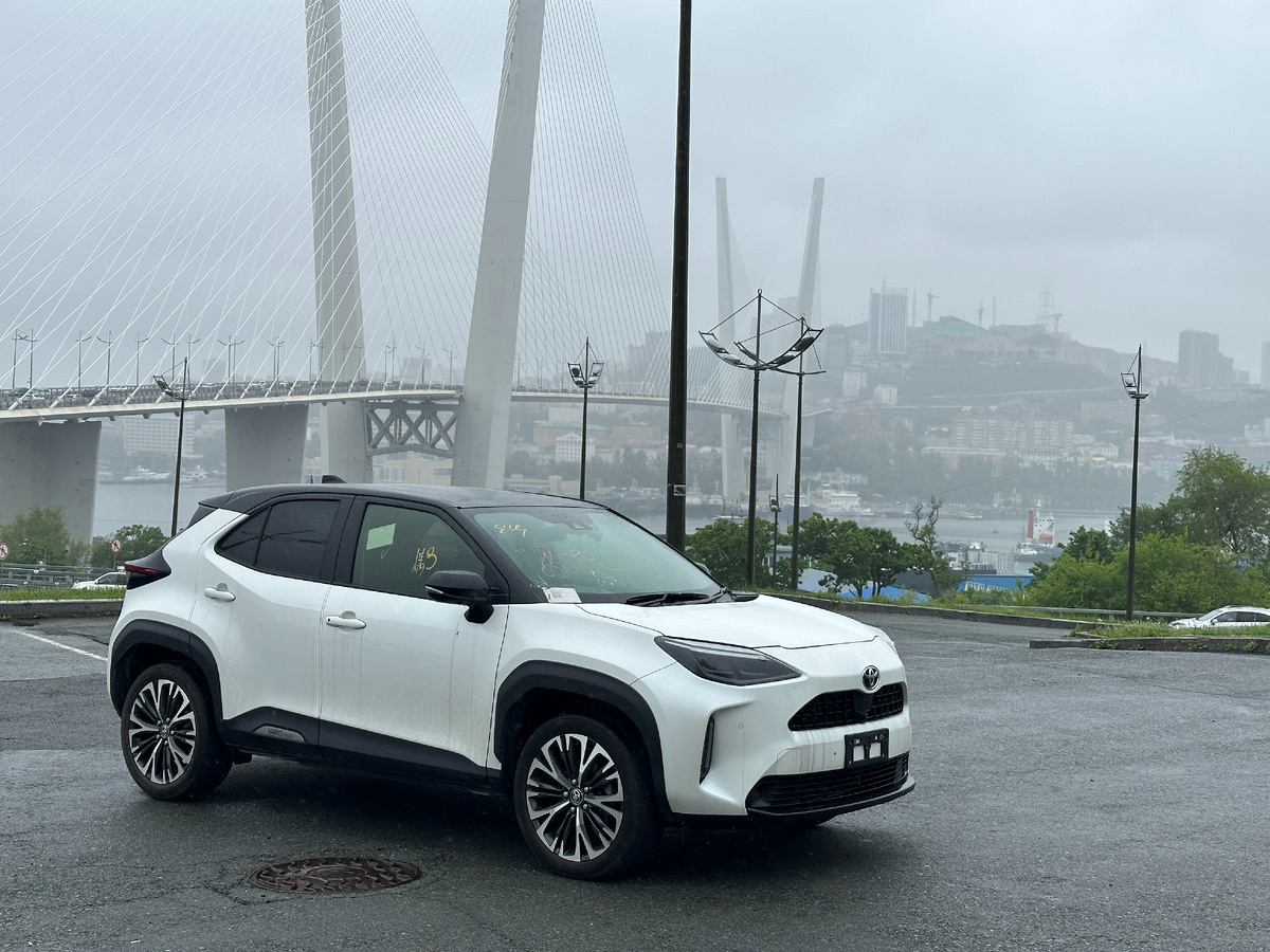 Тойота Ярик Кросс в максимальной комплектации Z