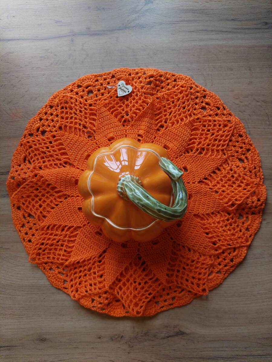 Салфеточки уже радуют свою хозяйку. 