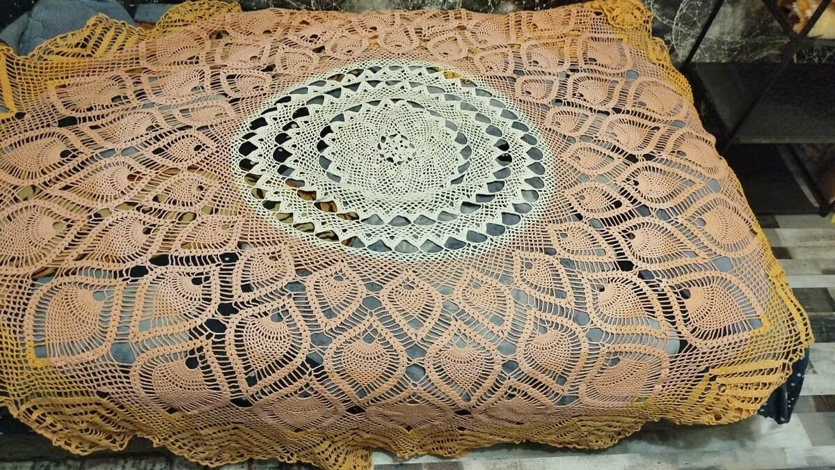 Это первый опыт. Скатерть "Карусель" Состоит из 115 рядов. 