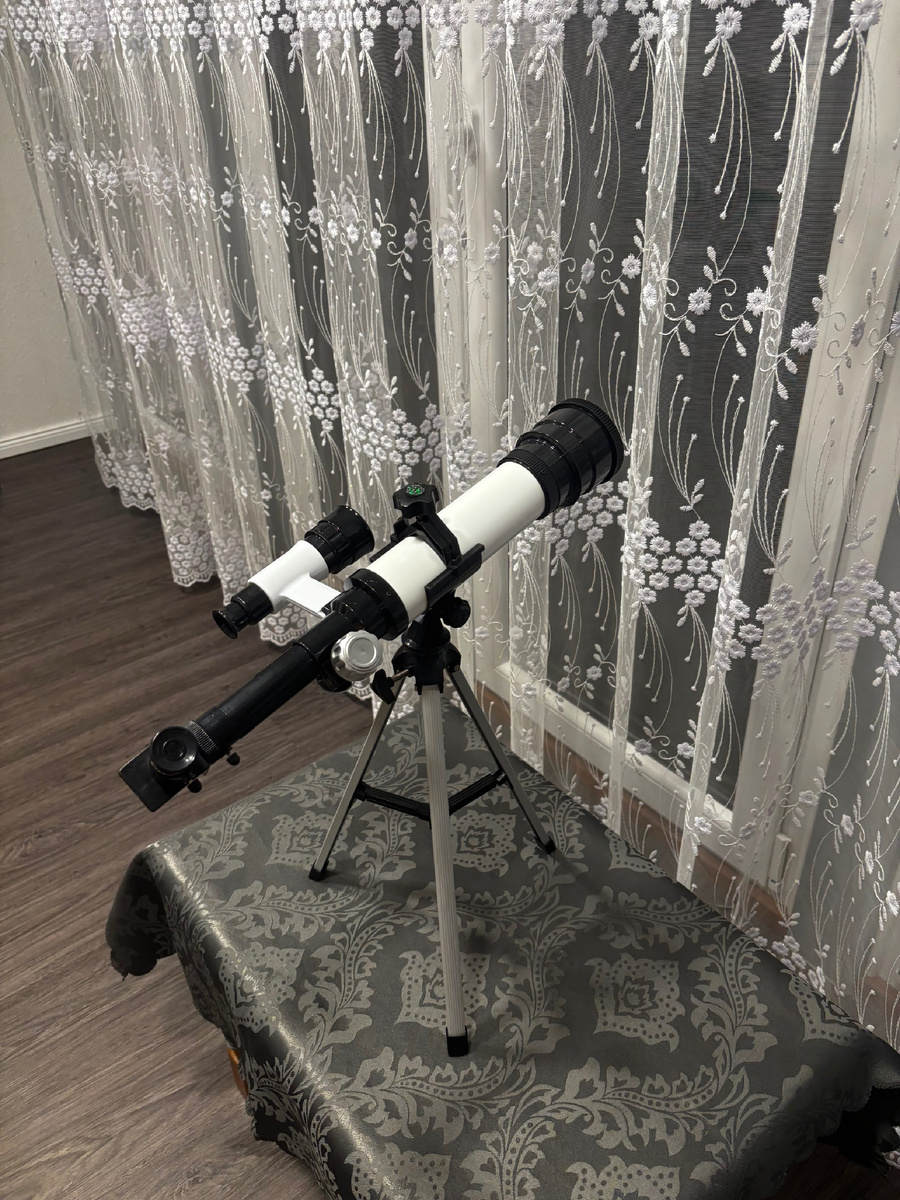 Телескоп есть, а звезд нет. Фото автора.