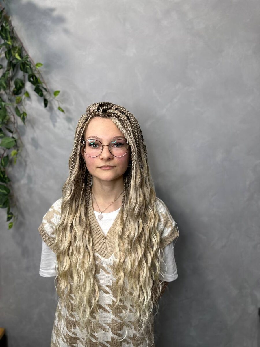 Де косы со свободным концом от студии плетений AFROMARI