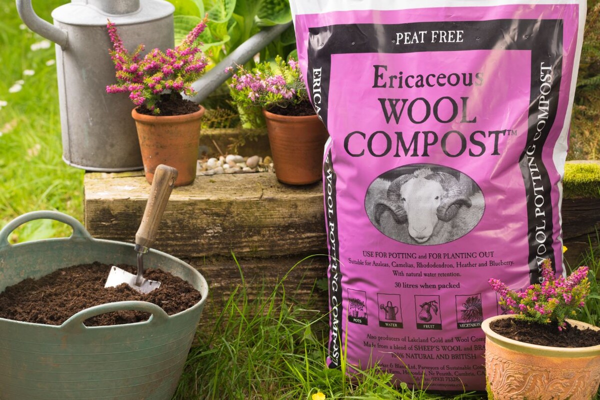 Компост из овечьей шерсти. Фото из интернета. Надо же, и ведро как у меня