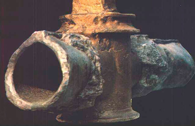 В Риме существовала настоящая индустрия трубного производства из свинца с соответствующими товарными знаками, клеймами мастеров и штампами заказчиков
