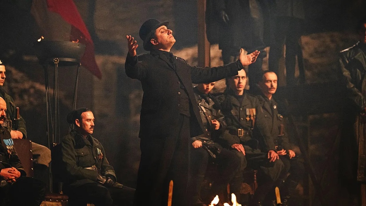 Кадр из сериала "М. Сын века" (2024, реж. Д.Райт)