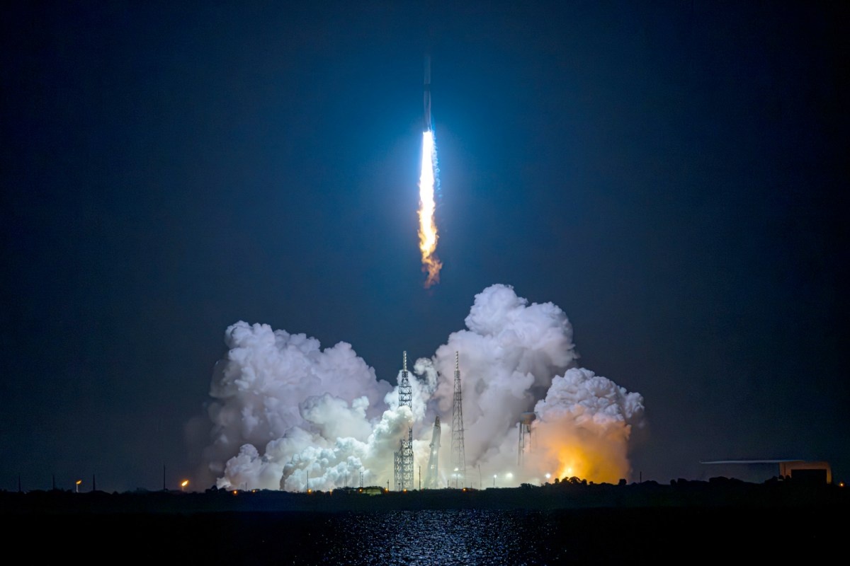 Ракета New Glenn компании Blue Origin совершает свой первый полёт 16 января.