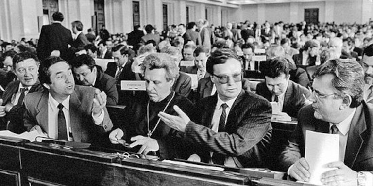    Группа депутатов от Калининской области в зале заседаний Большого Кремлёвского Дворца. Алексий Злобин – третий слева