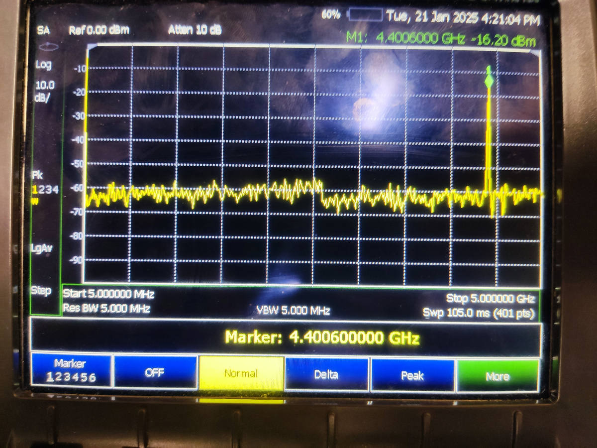 Выходной сигнал 4.4 ГГц