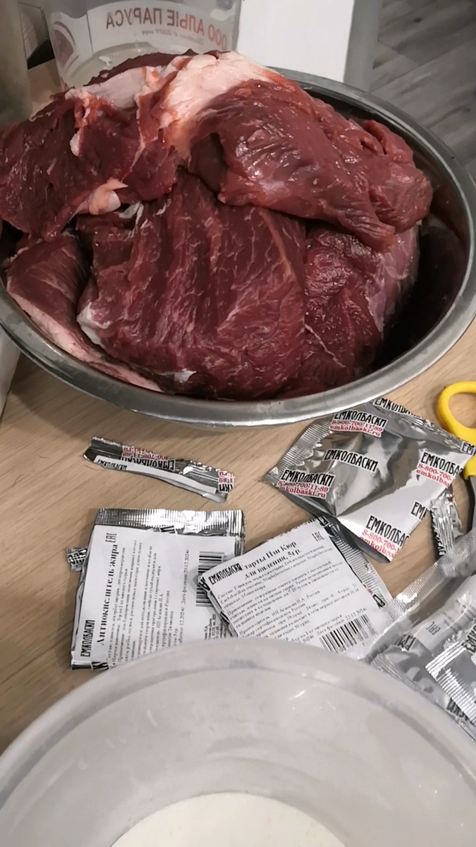Говядина и пакетики от мясной химии