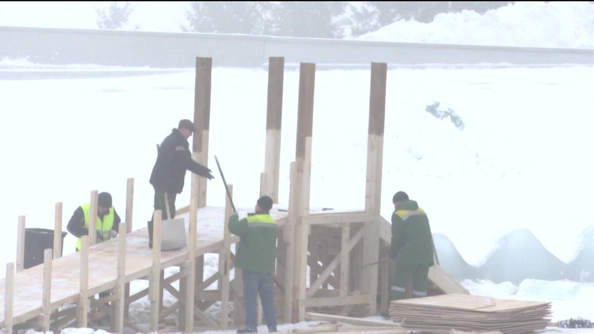    В Уфе до 20 января коммунальные службы полностью демонтируют ледовые городки