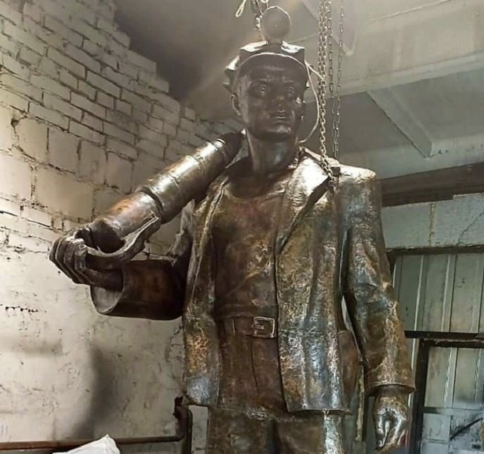    Народный памятник шахтерам готов, остались последние штрихи. Фото - архив Максима Усольцева.