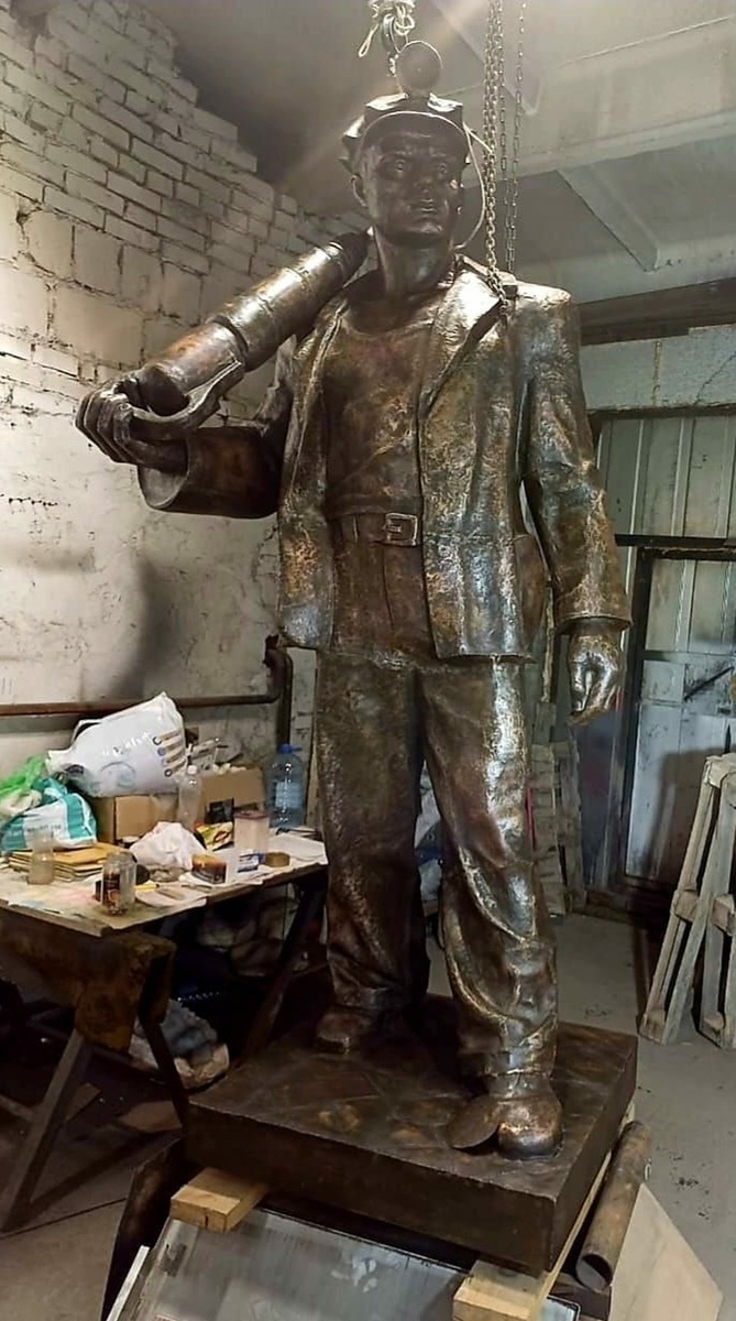    Шахтер из меди встанет на постамент в центре Анжеро-Судженска. Фото - архив Максима Усольцева.