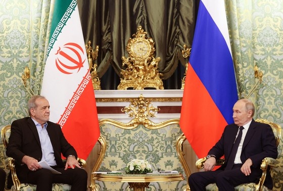    Масуд Пезешкиан и Владимир Путин