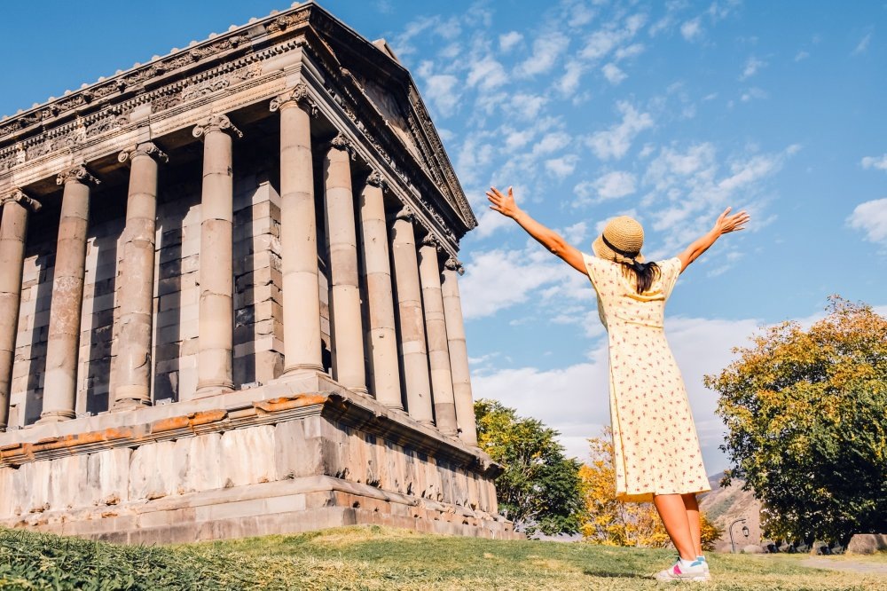    Вид на храм Гарни в Армении. / Фото: iStock